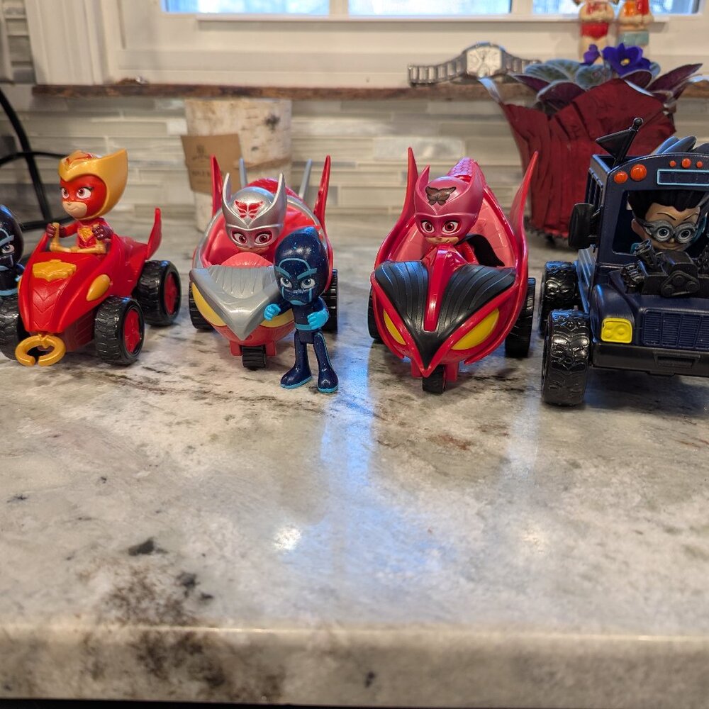 12 piece hero blast p.j. mask vehicles and characters